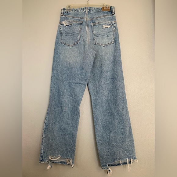 American Eagle Curvy Super High-Rise Baggy Straight Jeans - Picture 2 of 5